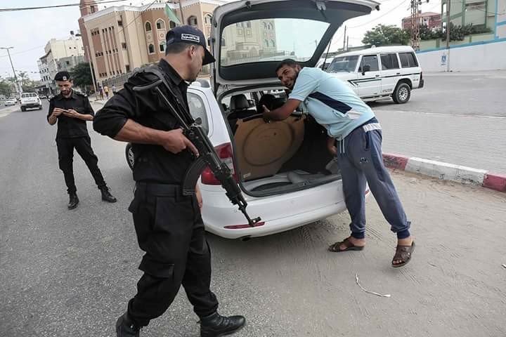 بالصور: الأجهزة الأمنية تكثف من تواجدها في أنحاء مدينة رفح جنوب القطاع