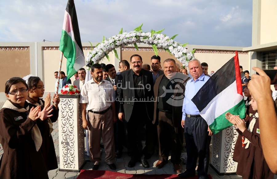 بالصور: الوزير صيدم يفتتح مدرسة "زينب الوزير" بجباليا