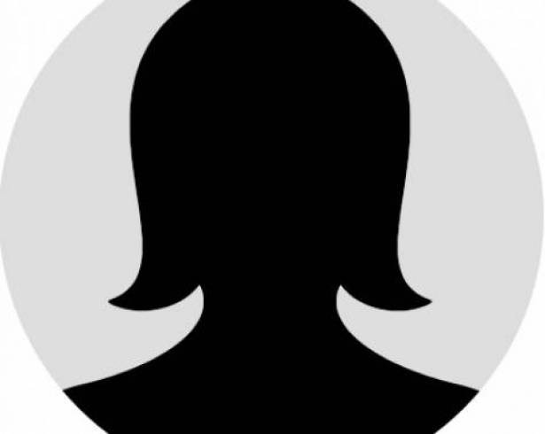 بالصورة : نجمة مصرية تتعرض للانتقادات بسبب ارتداءها "هوت شورت" في دبي!