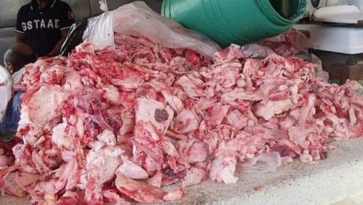 الضابطة الجمركية تتلف 42كغم لحم حبش فاسد بطولكرم