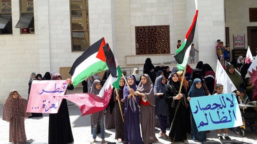 وقفة نسائية في مدينة حمد تضامناً مع قطر