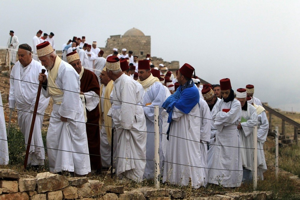 السامريون يؤدون طقوس الحج على قمة جبل جرزيم