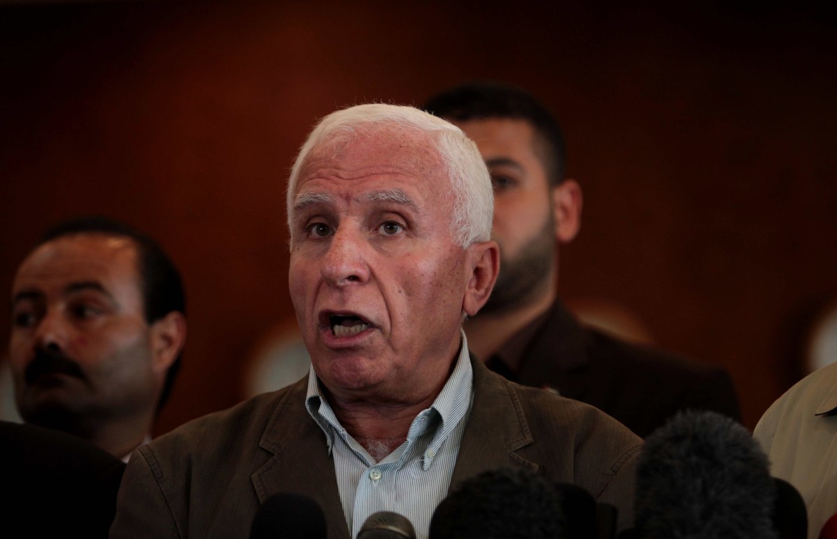 كشف حقيقة تصريحات عزام الأحمد بشأن سلاح الفصائل بغزة