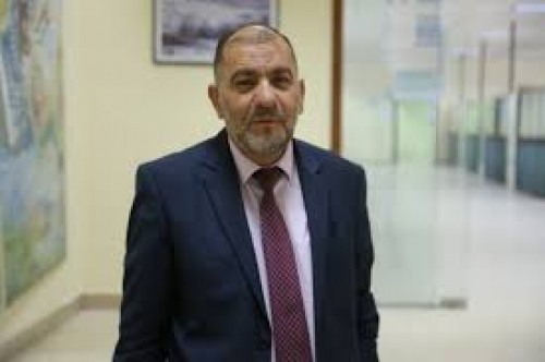 أبو سنينة يطلع وفدًا أمريكيًا على انتهاكات الاحتلال في الخليل