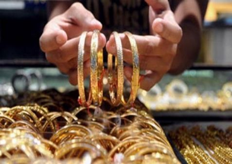 القبض على شخص سرق مصاغاً ذهبياً ومبلغ مالي من منزل شرق بيت لحم 