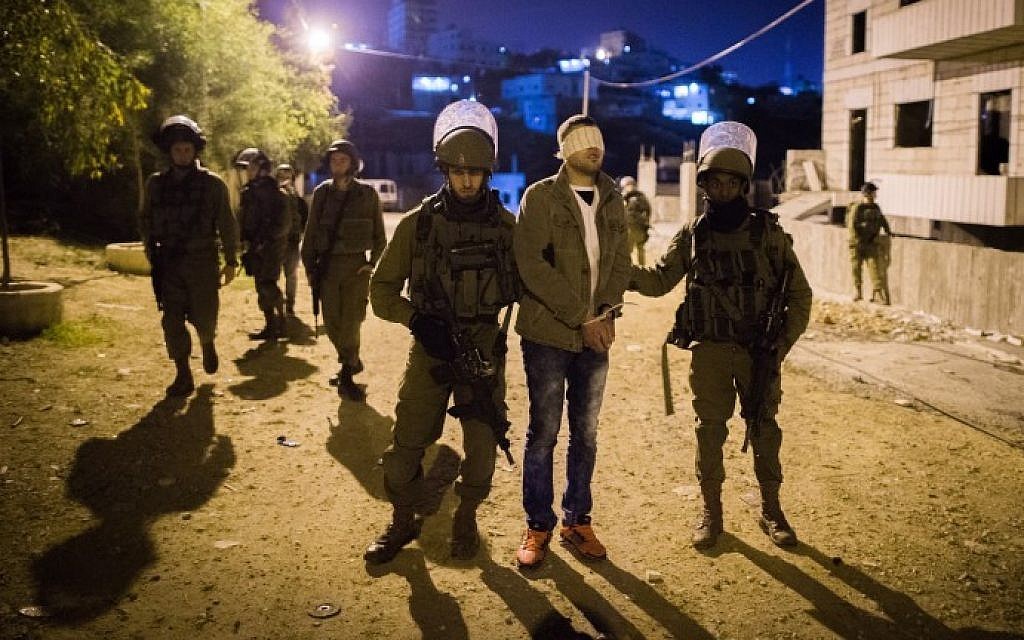 الاحتلال يشن حملة مداهمات واعتقالات واسعة بالضفة والقدس