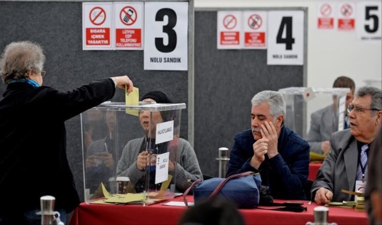 الأتراك يصوتون اليوم على التعديلات الدستورية