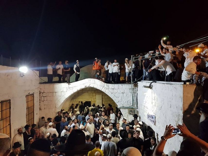 بالصور| عشرات المستوطنين يقتحمون "قبر يوسف" شرق نابلس