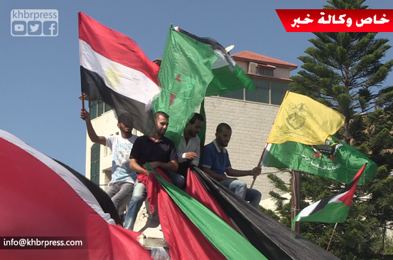 الأعلام المصرية تشارك الفلسطينيين فرحتهم بإنهاء الانقسام