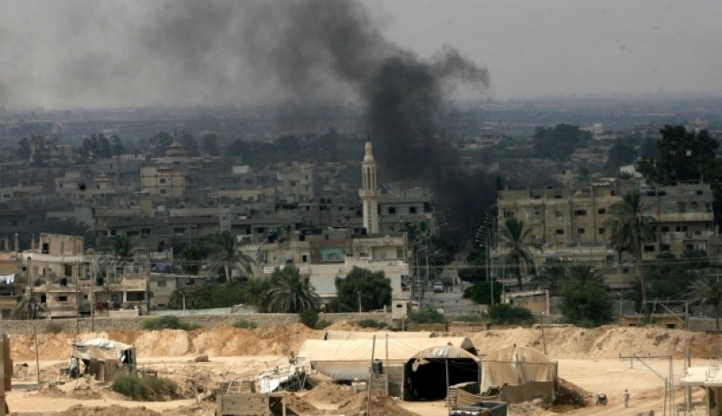 الجيش المصري يُفجر نفقاً على حدود غزة 