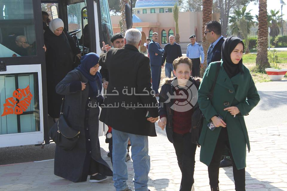 فتح معبر رفح ومغادرة 8 حافلات باتجاه الجانب المصري 