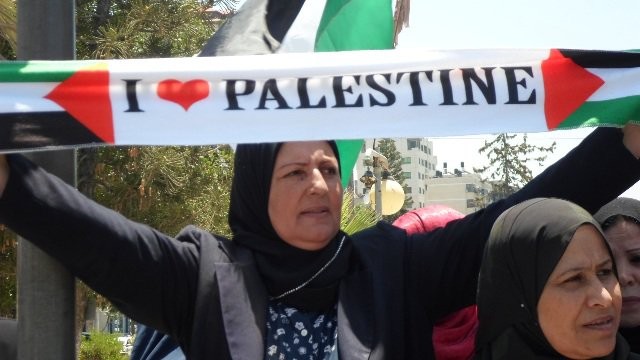 الإعلام: قرار الأمم المتحدة انتصار لنساء فلسطين واعتراف بنضالهن