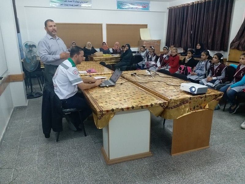 الخدمات الطبية تنظم محاضرة عن كيفية التعامل مع الحالات الطارئة والمزمنة