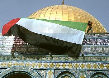 بزعم أنها عاصمتهم... بلدية الاحتلال تحتج لرفع العلم الفلسطيني بالقدس