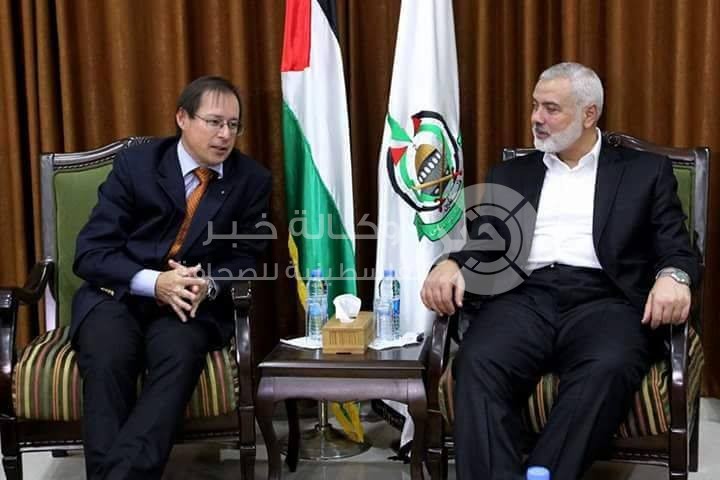 بالصور: هنية يلتقي السفير الروسي بغزة