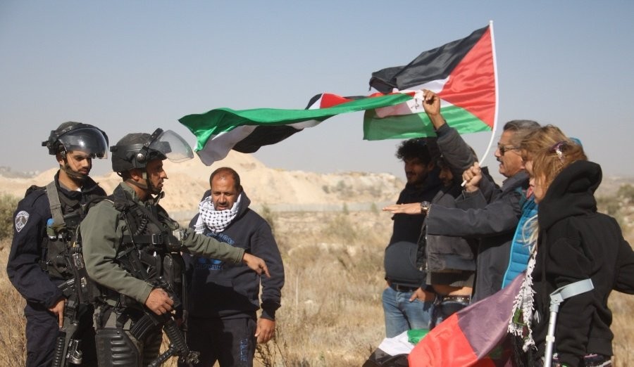 مسيرة بلعين الأسبوعية تطالب بمحاكمة مجرمي الحرب الإسرائيليين