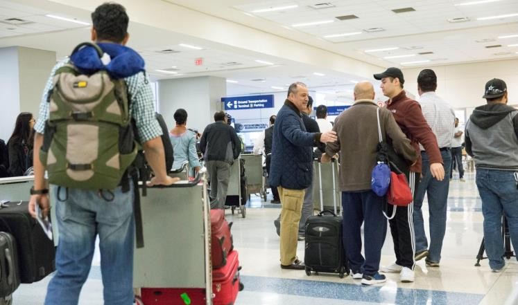 كيلي يشدد الإجراءات الأمنية على الرحلات الجوية