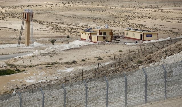 خبراء إسرائيليون يشككون في جدوى الجدار العملاق حول غزة