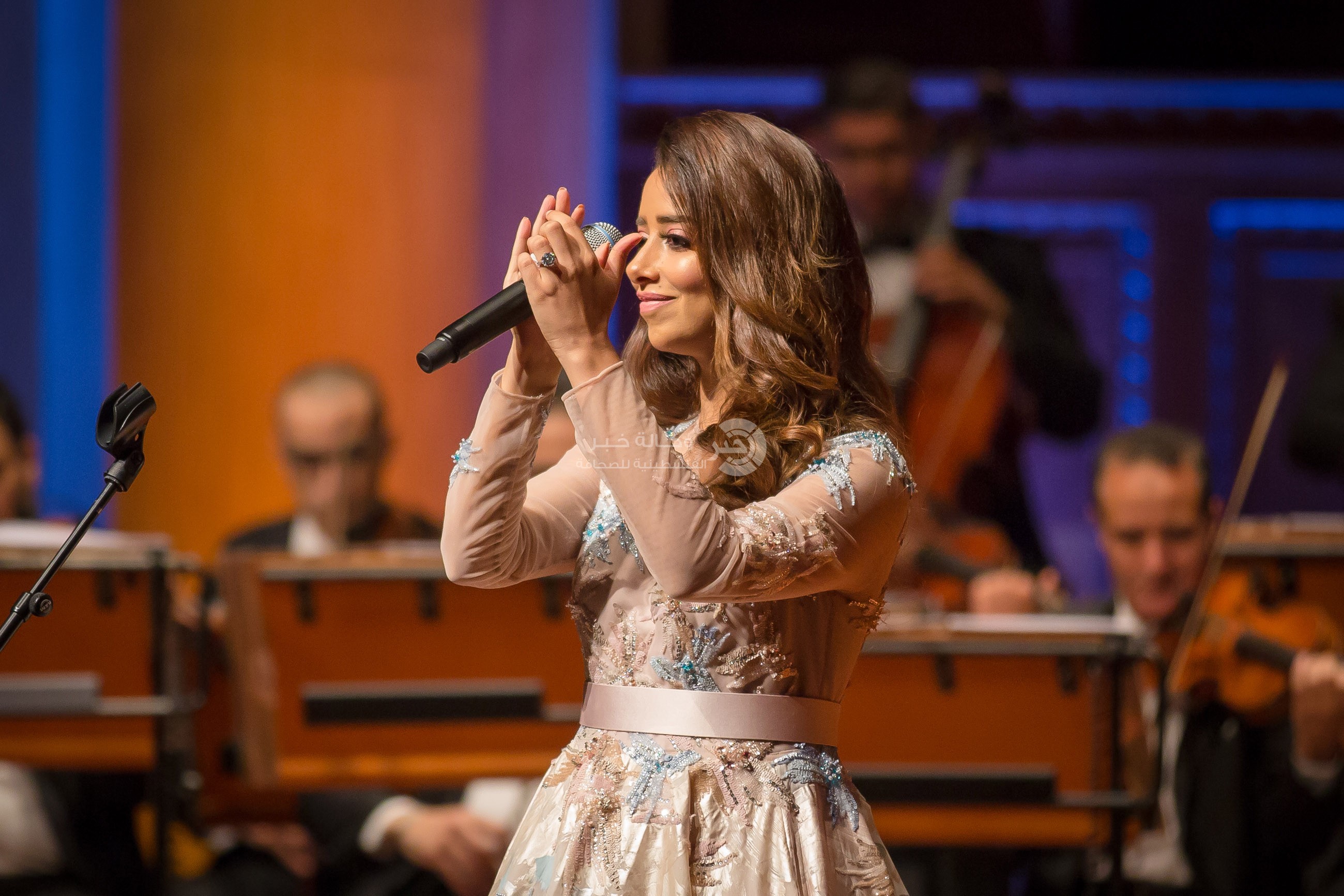 بالصور: بلقيس تُحيي حفلاً ضخماً في "دار الأوبرا السلطانية" بعُـمان