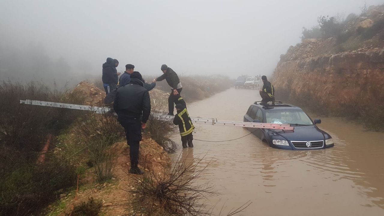 أمطار غزيرة في جنين وطولكرم تغرق أحياءً وطرقًا واسعة