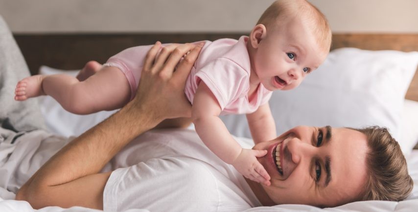 دراسة تؤكد أن إنجاب الإناث يطيل من عمر الآباء!