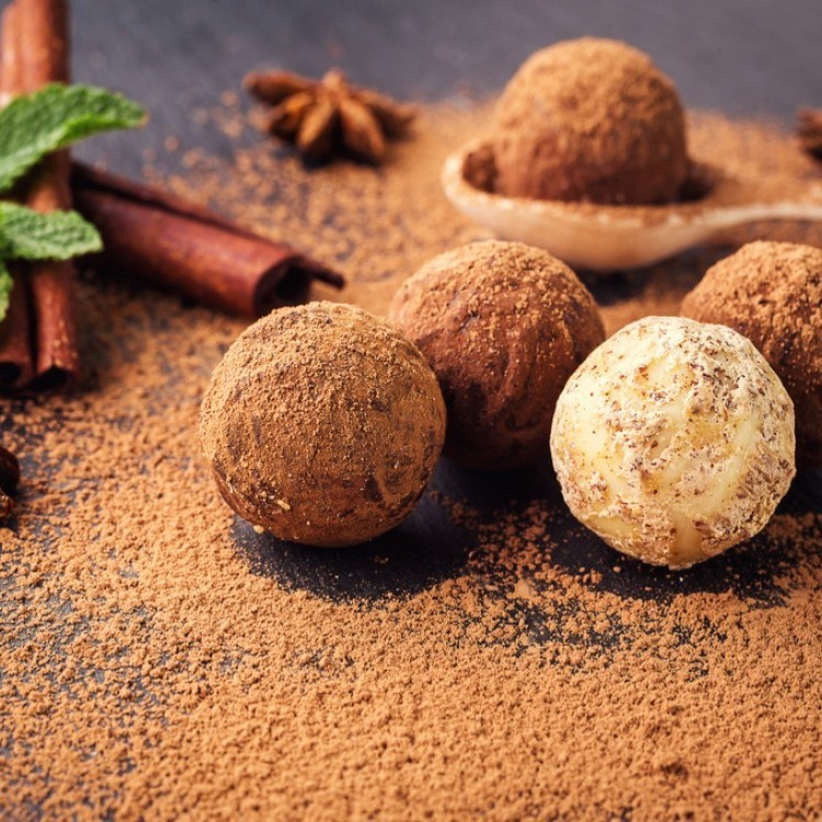 حلى كرات اللوتس بثلاث مكونات