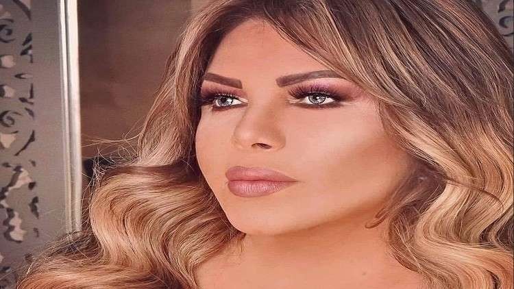 بالفيديو "فلة الجزائرية" ترفع الأذان وتثير ضجة على الشبكات التواصل