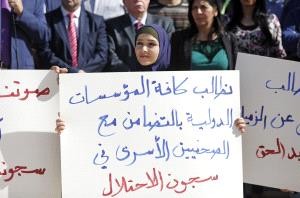 وقفة تضامنية مع الأسرى الإداريين والصحفيين في طولكرم