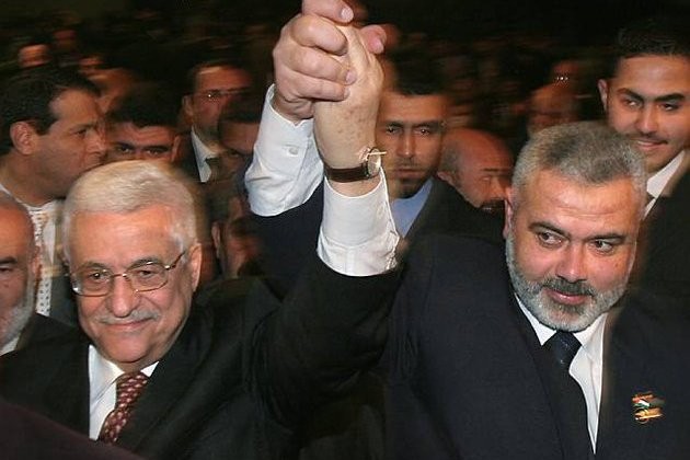 الرئيس يتلقى اتصالاً هاتفياً من إسماعيل هنية