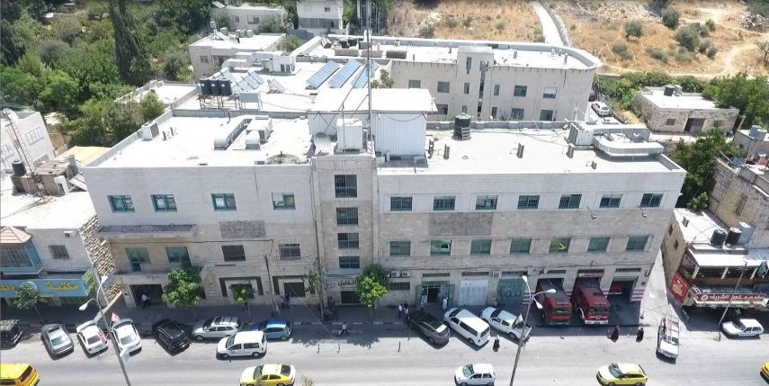العاملون ببلدية يطا يعلقون العمل في جميع أقسام البلدية