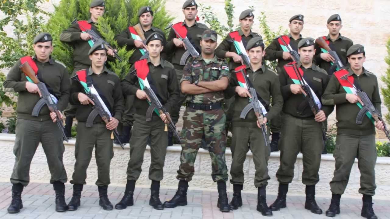 طلبة وموظفو جامعة الاستقلال يتضامنون مع الأسرى بتناول الماء والملح