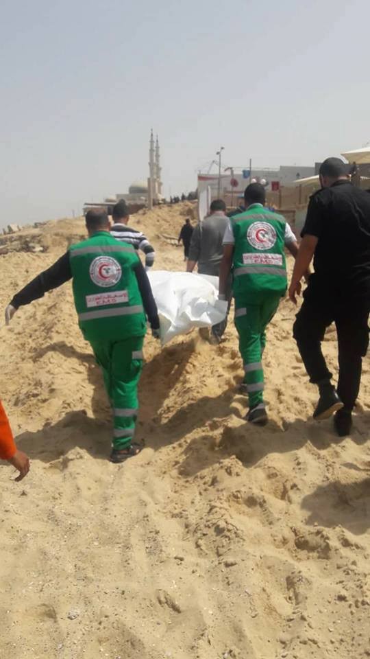 صورة: العثور على جثة شاب قذفتها أمواج البحر قبالة بحر شمال غرب غزة