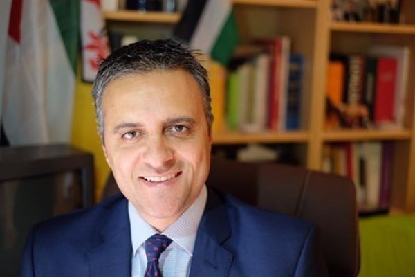 نزال يتحدث عن صور تغيير إطار جيب إسرائيلي بمساعدة ضابط من السلطة
