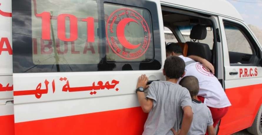إصابة طفل بجراح خطيرة إثر صدمه من قبل مركبة في رفح