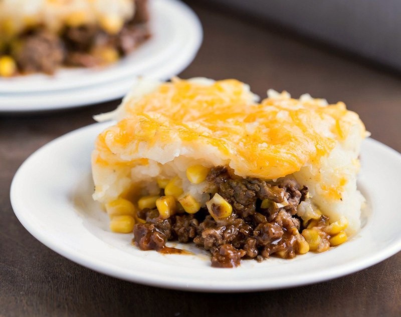 لحم بصوص الباربكيو والبطاطس بالجبن