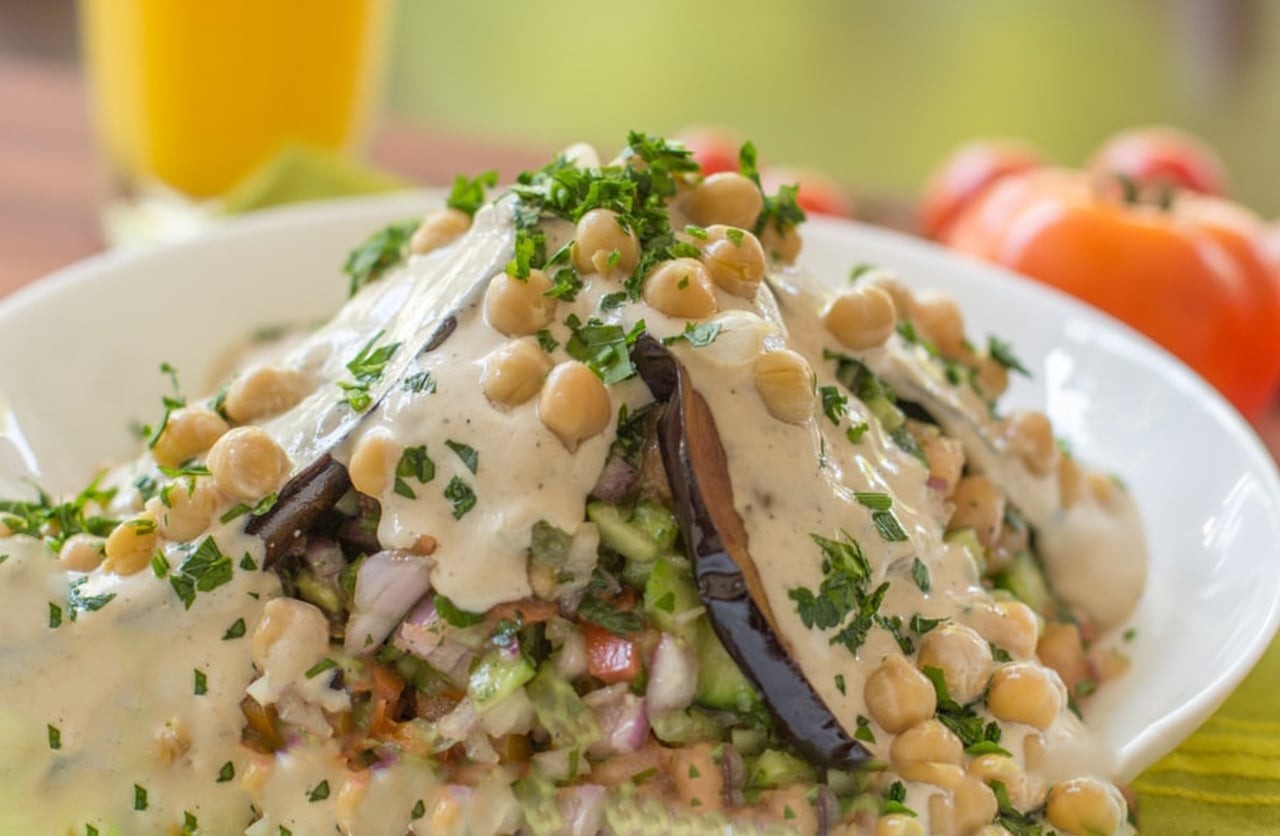 سلطة الحمص والباذنجان