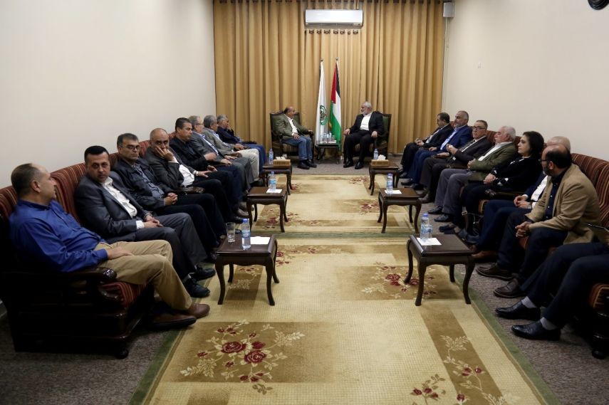 هنية يستقبل وفدًا من مؤسسات المجتمع المدني بمكتبه في غزة