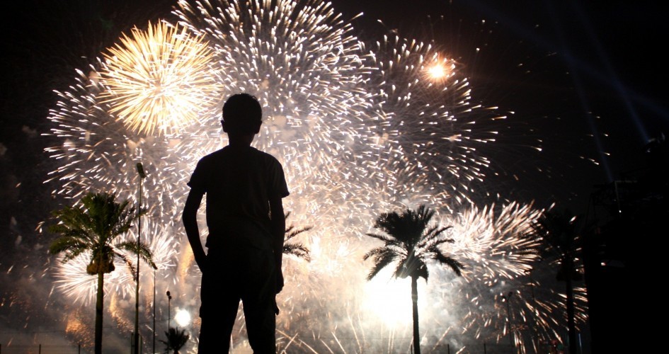 الاحتلال يصادر كمية كبيرة من الألعاب النارية قرب الخليل