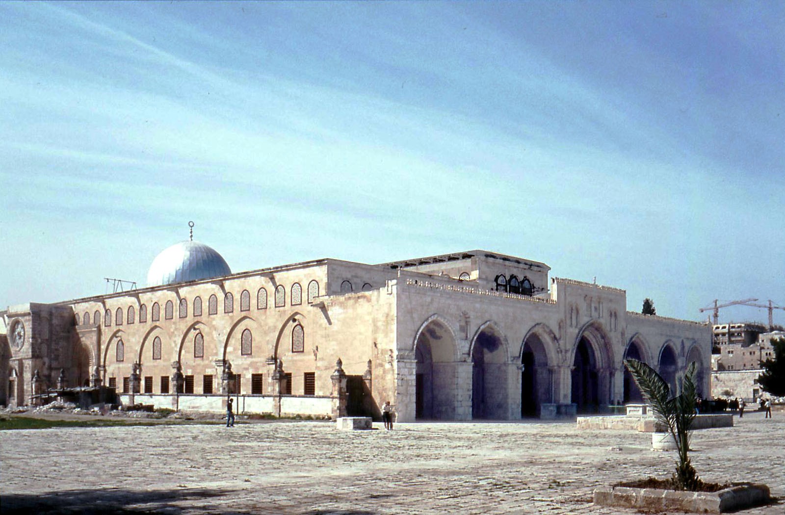 حفيد "مانديلا" يزور المسجد الأقصى المبارك