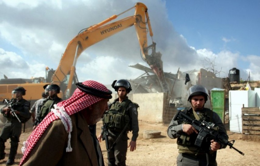 الاحتلال يهدم منازل فلسطينية في ضواحي أبو قرينات بالنقب