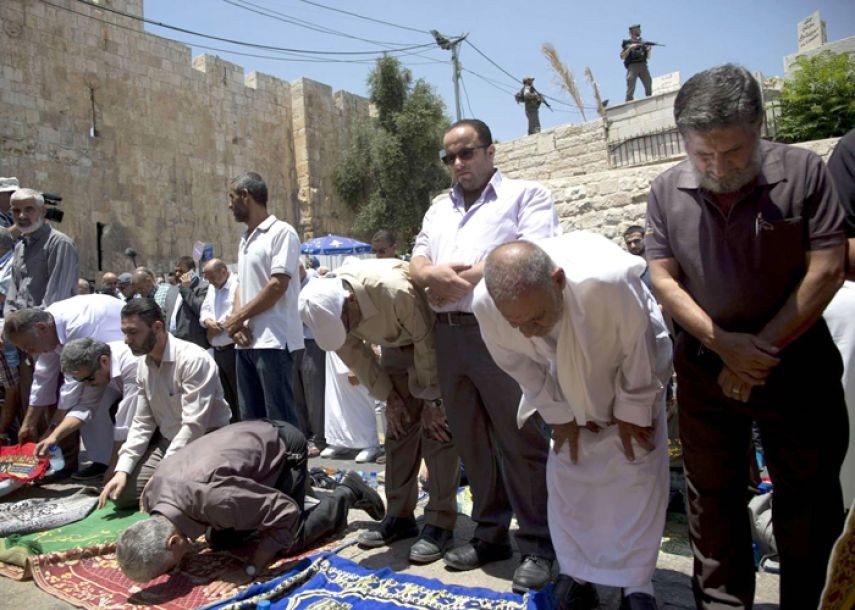 المطران حنا: مخططات لتحويل الفلسطينيين إلى أقلية بالقدس