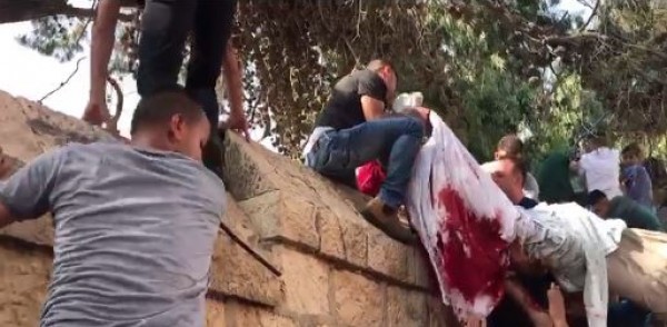 بالفيديو: كيف أخرج الشبان جثمان الشهيد "أبو غنام" لمنع مصادرته من قبل الاحتلال