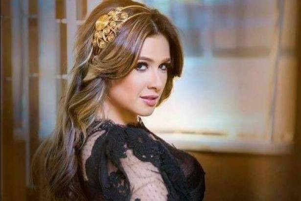 بماذا ستحتفل ياسمين عبدالعزيز؟!