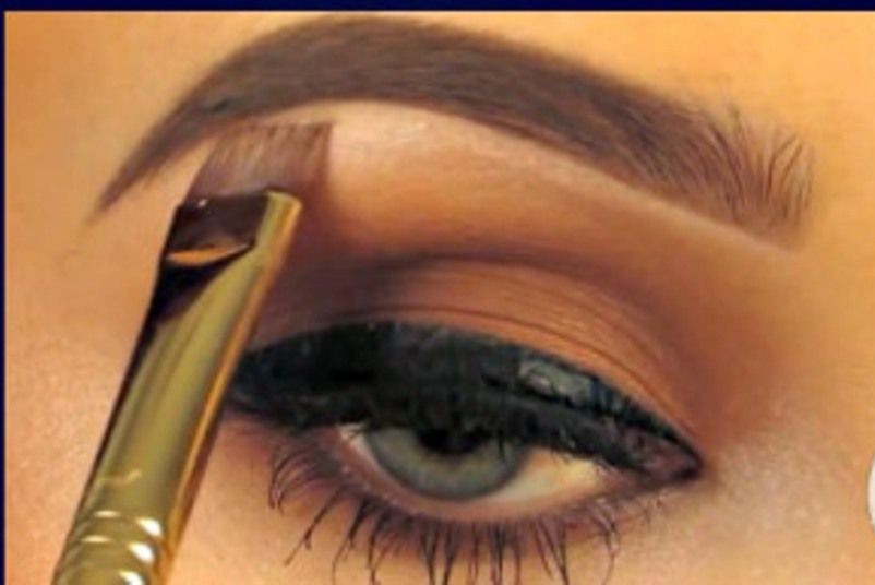 خطوات الحصول على تاتو الحواجب