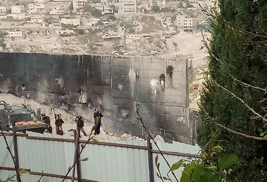 إصابات بالاختناق خلال مواجهات في محيط جامعة القدس