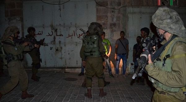 الاحتلال ينكّل بمواطنين على حاجز عسكري بجنين