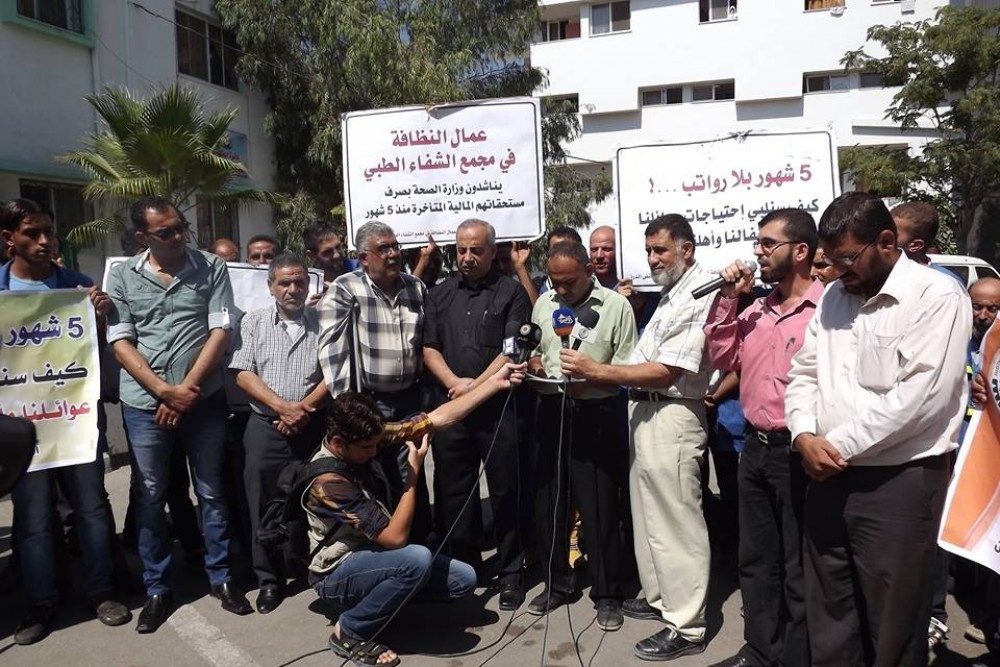 نقابات العمال تطالب بصرف أجور عمال النظافة بمشافي غزة