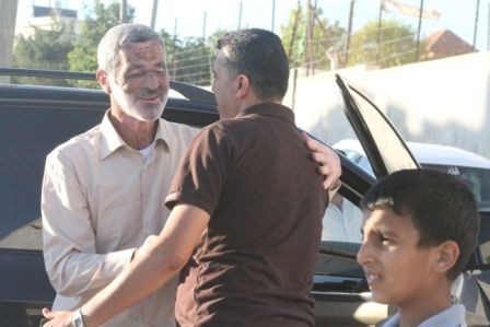 الاحتلال يخيِّر الأسير المحرّر "الرجوب" إما الإبعاد أوالاعتقال