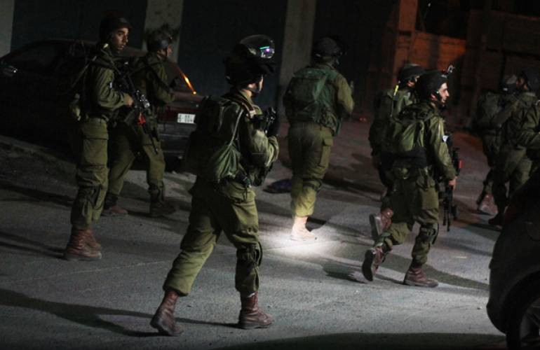 الاحتلال يشن حملة اعتقالات ومداهمات بالضفة والقدس الجمعة 17 ديسمبر 2021