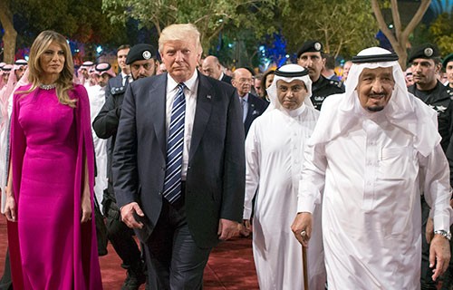 إسرائيل تخشى أن يلقيها ترامب في "المياه الهائجة" مقابل المليارات السعودية!